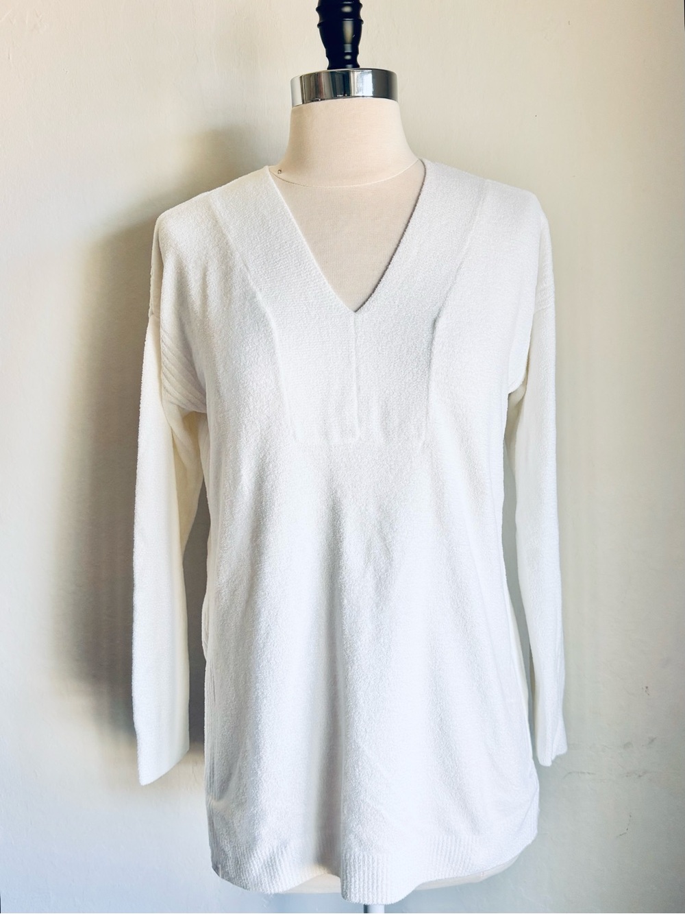 Barefoot Dreams CozyChic Ultra Lite Seamed White V-Neck Pullover Sweater, XS